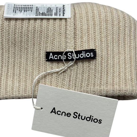 NWT Acne Studios Beige Embellished Pansy Face Patch Rib Wool Beanie Hat Unisex - Picture 4 of 6